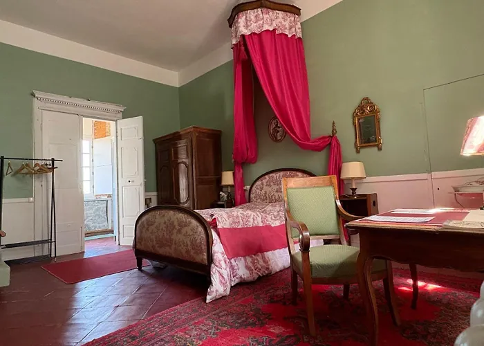 Bed & Breakfast Chateau De Thegra 3*